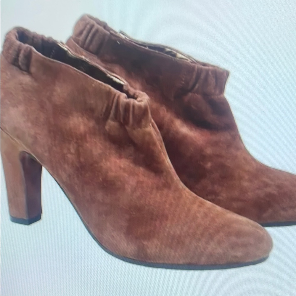 Elegant Brown Suede Ankle Boots